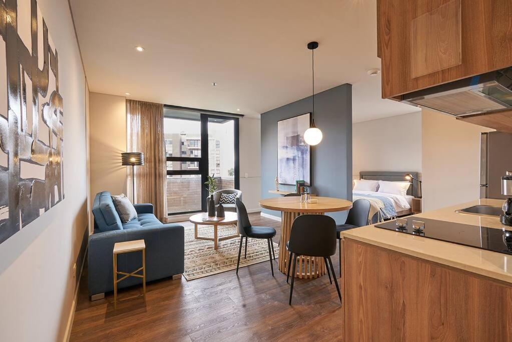 Caluce Apt 5A by Letoh