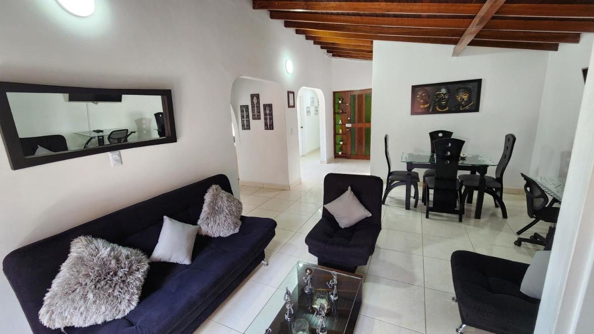 amplio y comodo apartamento cerca al cc viva envigado y cc mayorca
