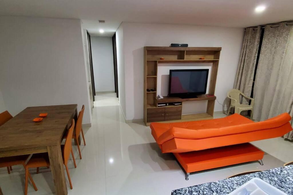 Amplio Apartamento con Oficina