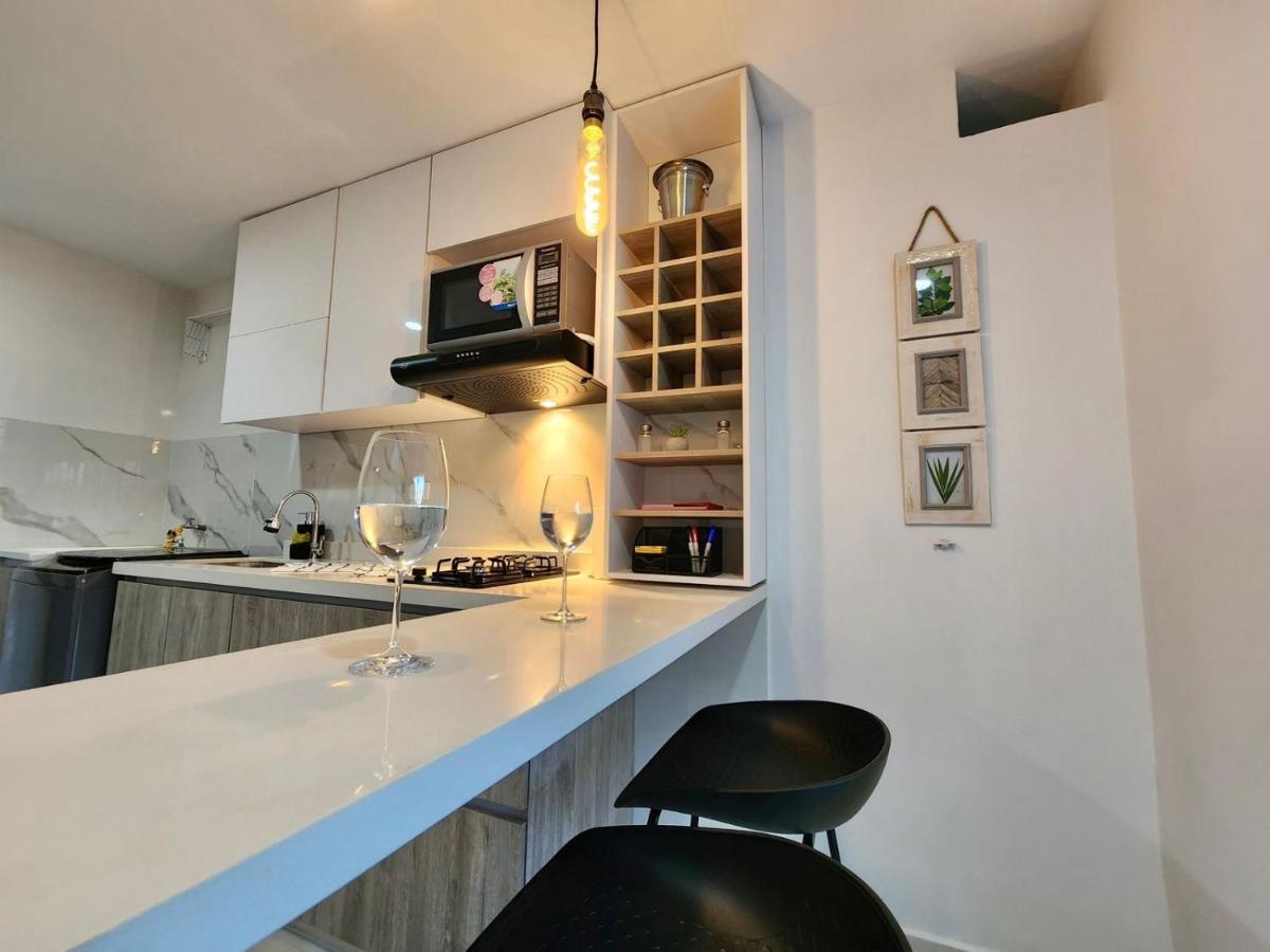 apartaestudio de lujo en excelente sector con aire acondicionado