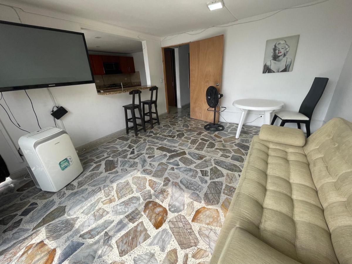 Apartamento cómodo , grande , céntrico , bien ubicado apto 303