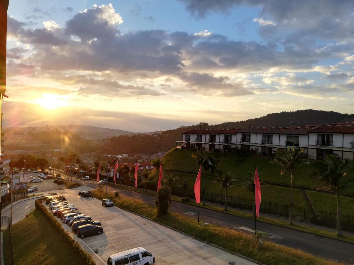 * APARTAMENTO CON HERMOSA VISTA