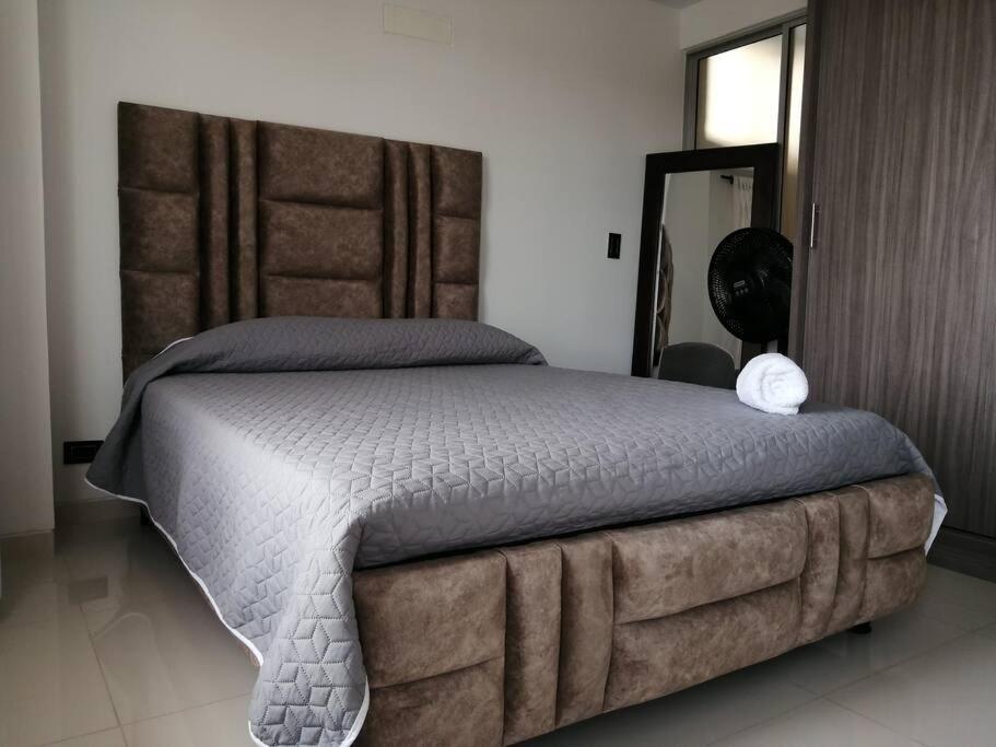 Apartamento de lujo , con linda vista, cuarto piso