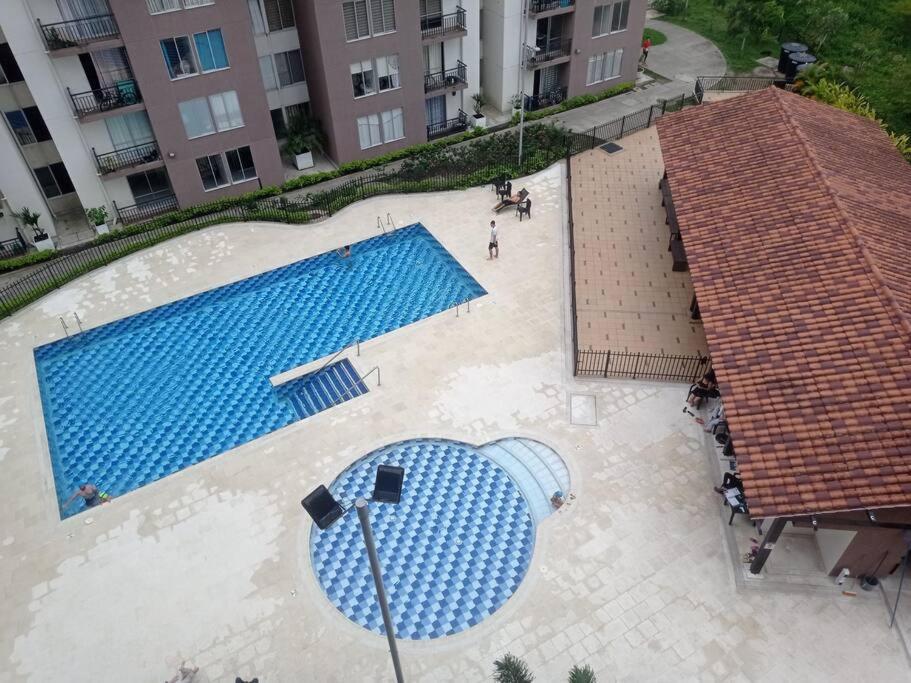 Apartamento en conjunto residencial con piscina