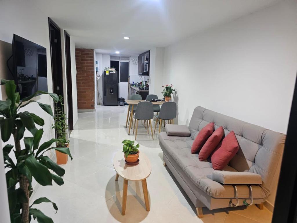 Apartamento moderno con balcón privado en floresta