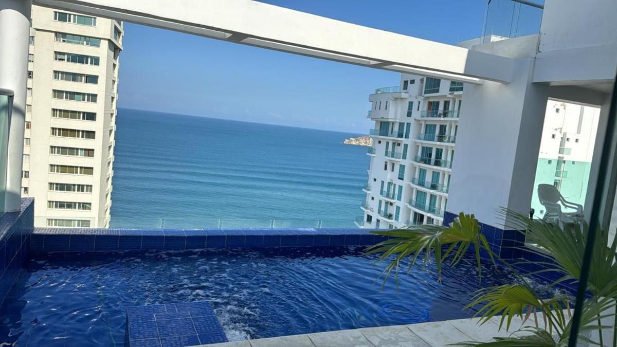Apartaestudio Rodadero Sur RW TOWER Piscina