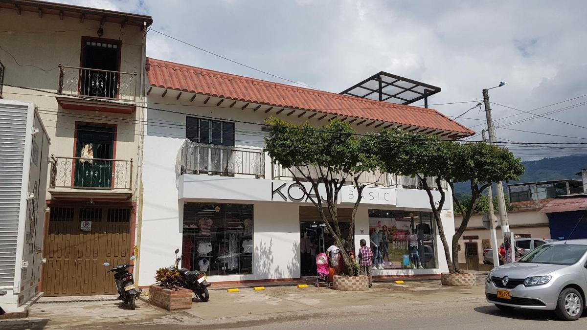 Apolonia Boutique