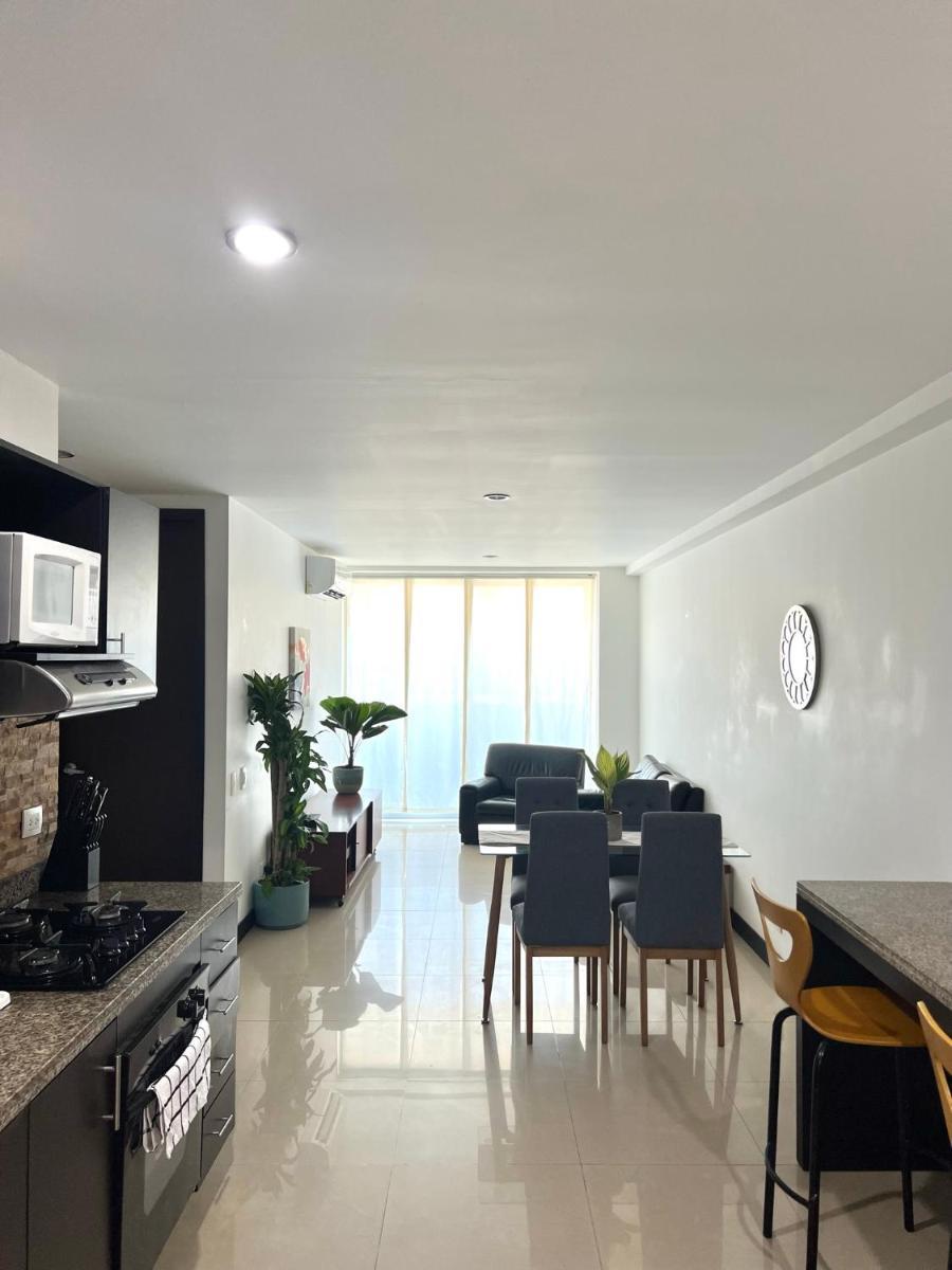 Cómodo central apto 2hab, 2baños y balcón en Atlantis Suites