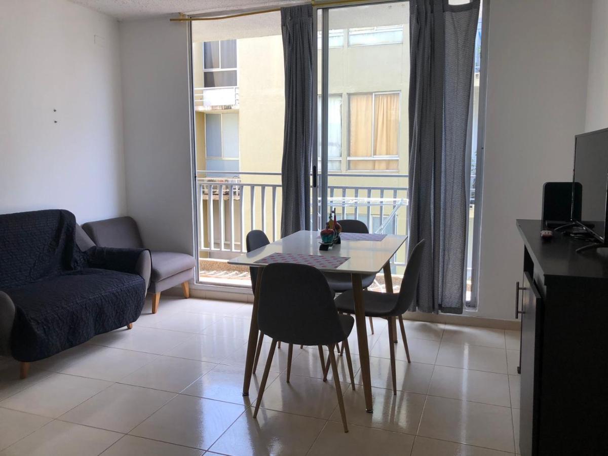 Apto de 2 habitaciones con ventiladores y parqueadero comunal