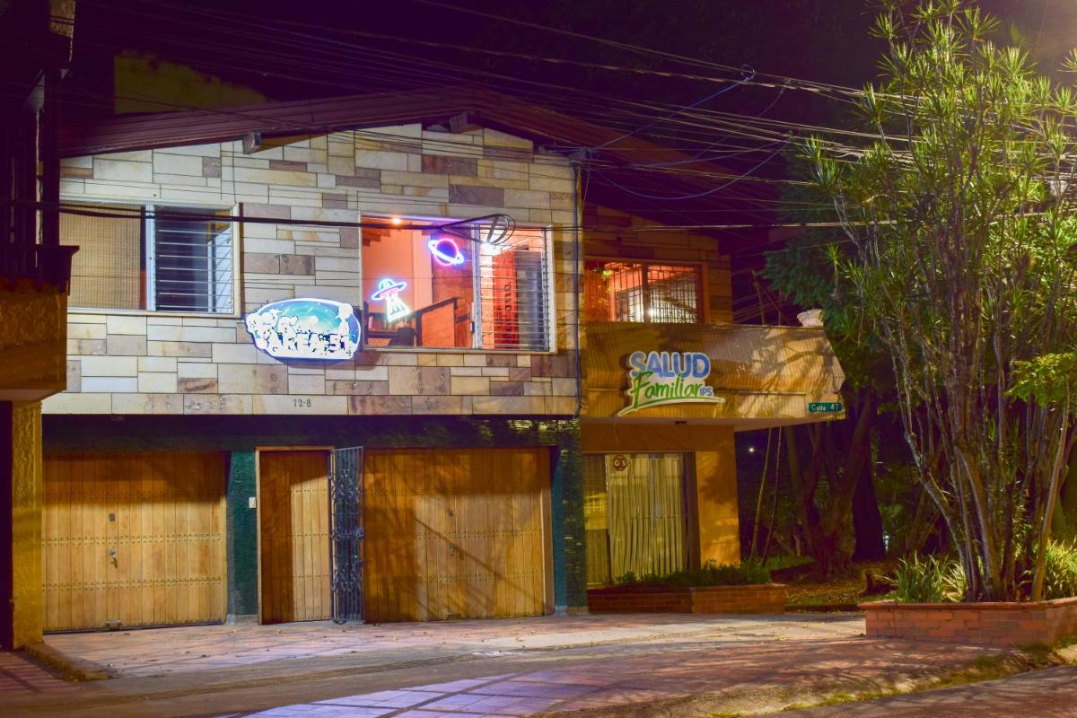 Estadio Area 51 Hostel habitaciones compartidas