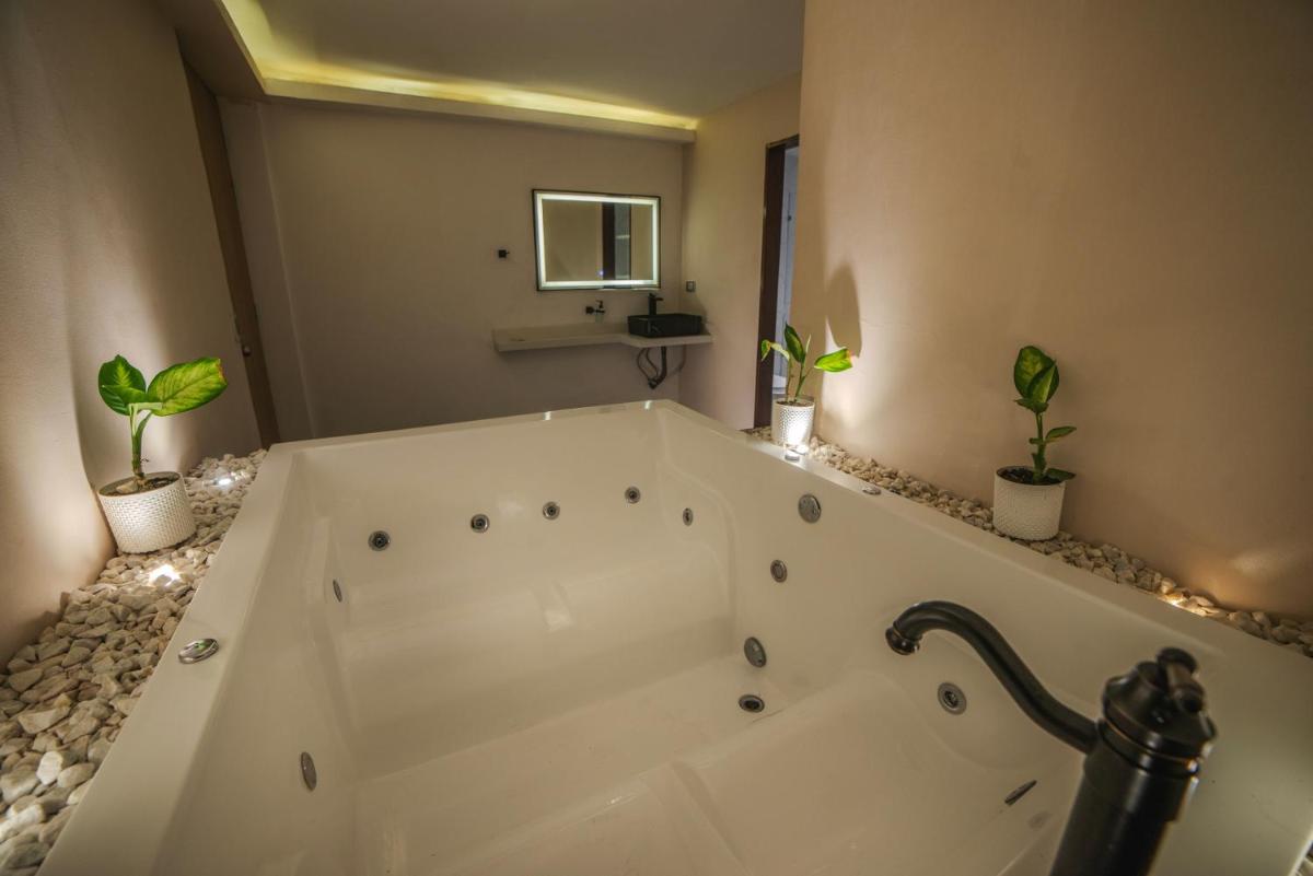 HOTEL BALI AT POBLADO