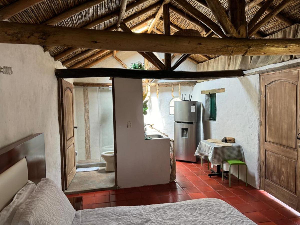 Bella casita de adobe vía a la laguna de Tota