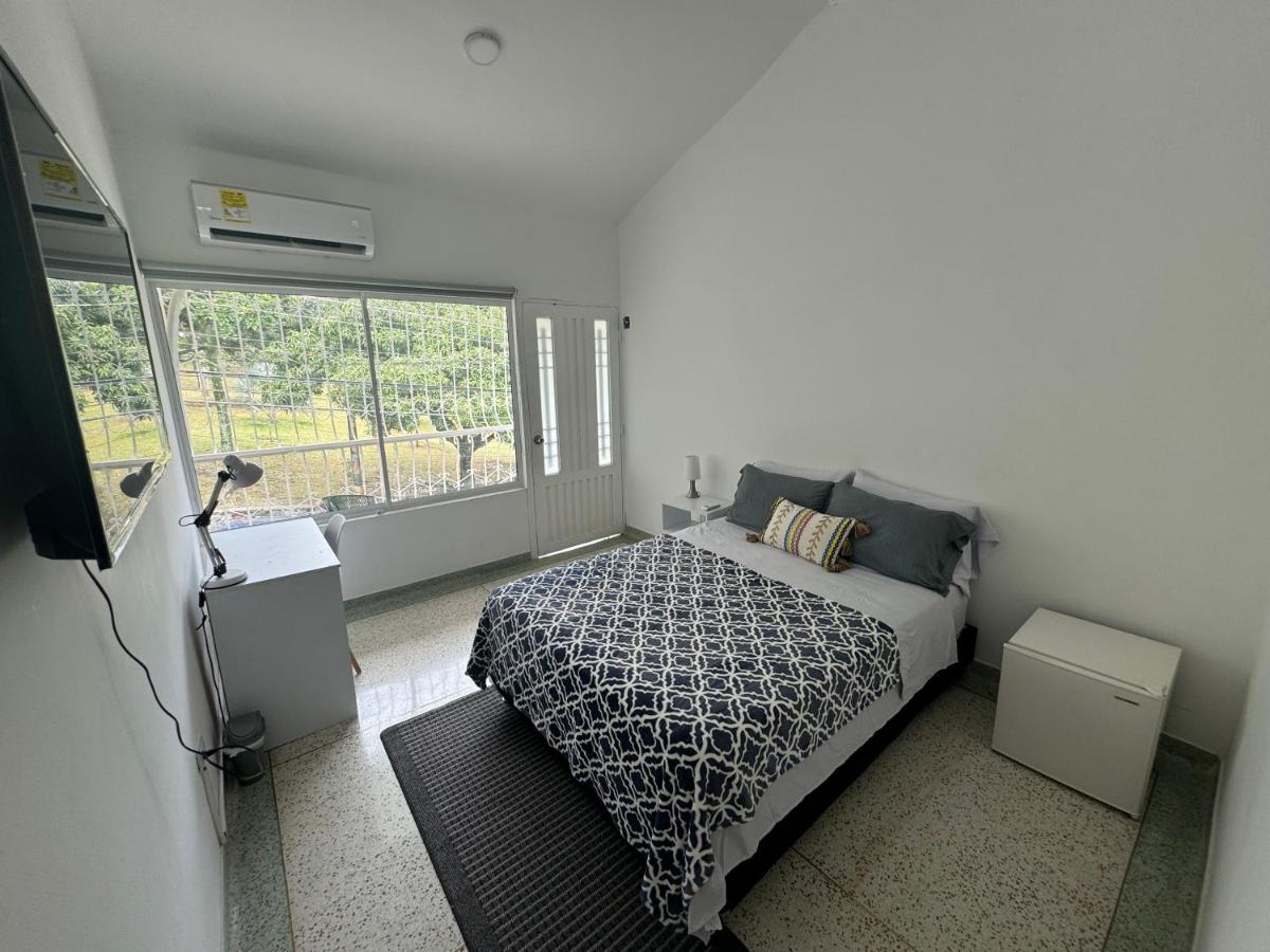 Cali Expats Cuarto 1 con baño
