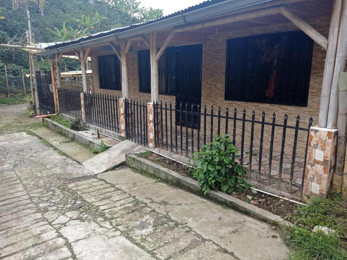 Casa campestre cafetera, con agua caliente