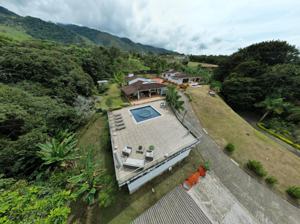 casa campestre con vista al lago