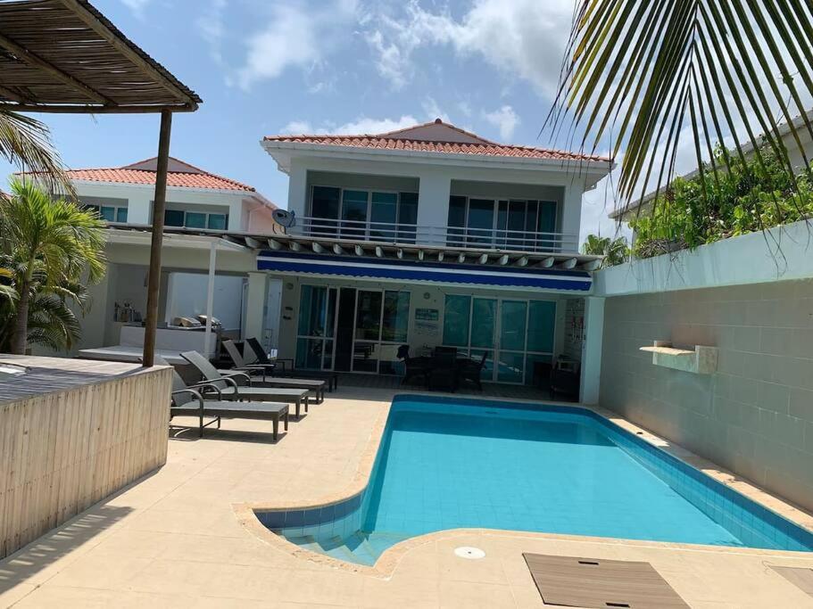 Casa en la playa con piscina privada