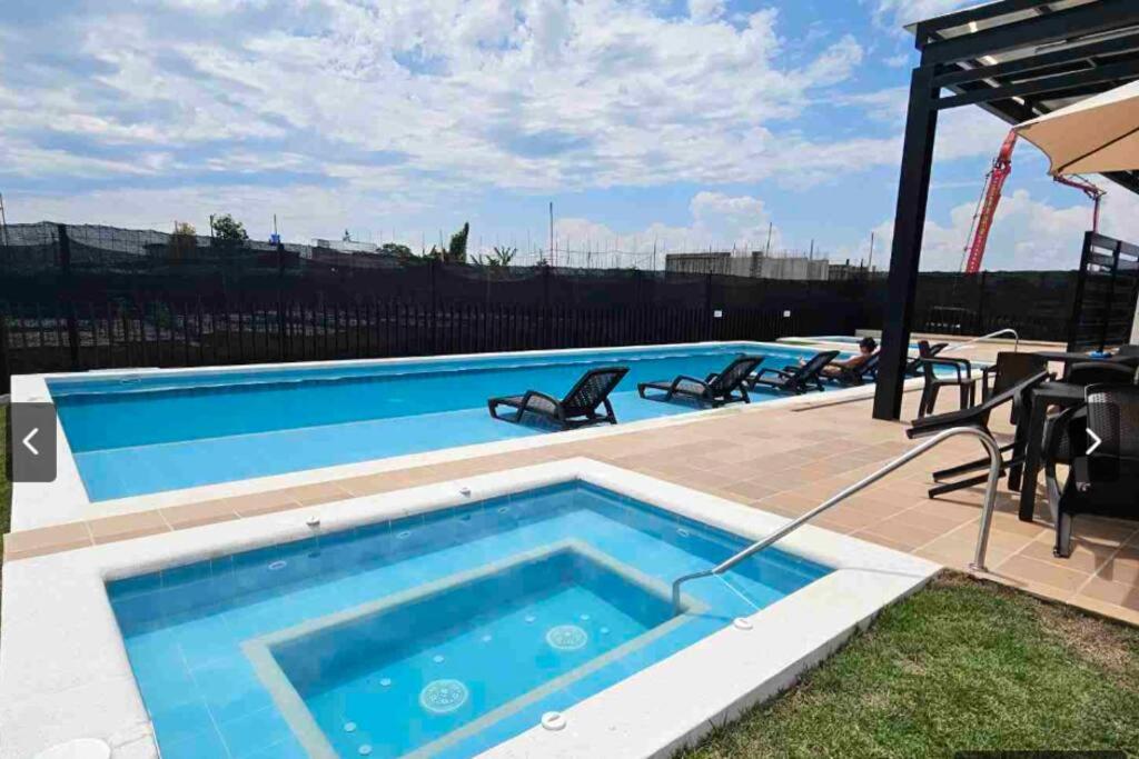 Casa Familiar Excelente ubicación con Piscina