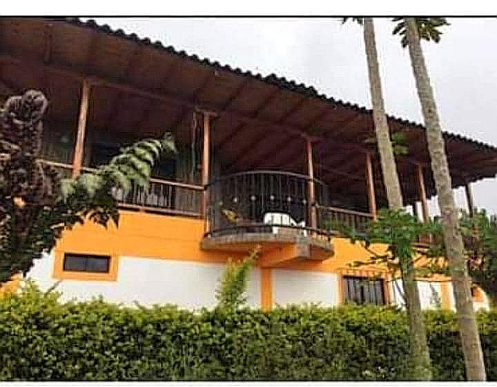 CASA FINCA LUCITANiA