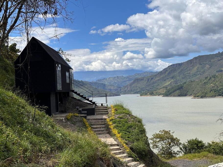 Casa Lanzo, montañas y lago