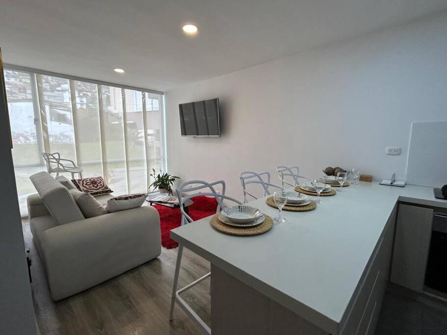 Apartamento frente a Mallplaza