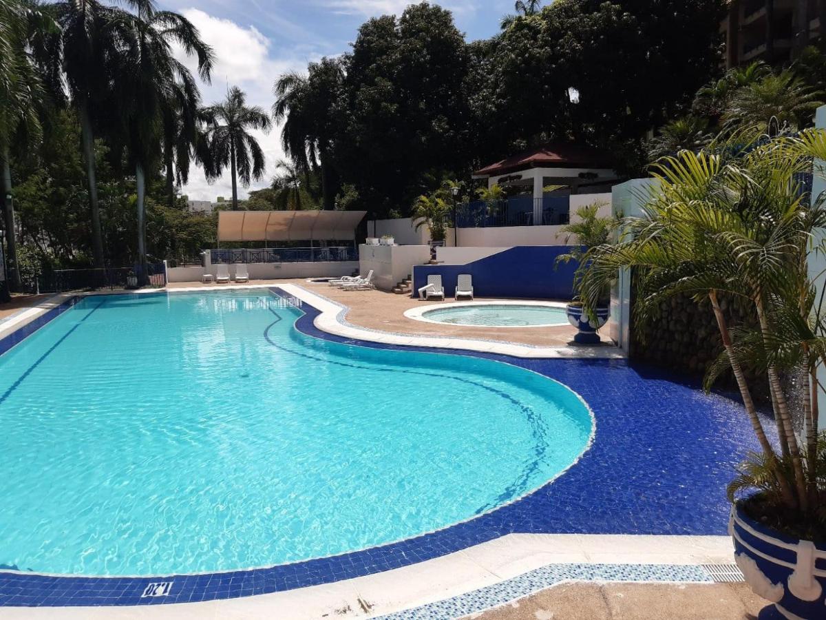 Condominio Girardot Resort Apartamento 6-402 Vista a las montañas y piscinas ,WI-FI, NETFLIX - RNT # 96655