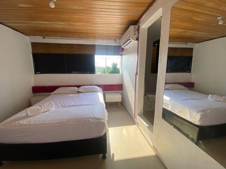 Cozy 5 Bedroom, 6 Bathroom Apartment