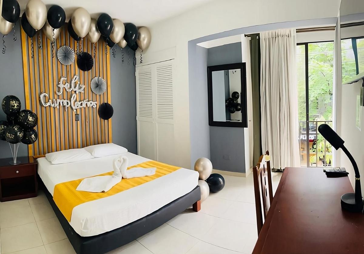 Emporium Laureles 70