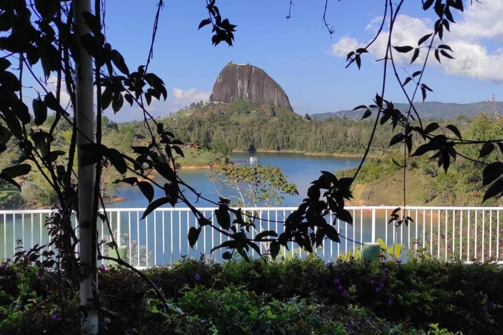 Encantadora Villa Con Vista a la Piedra del Peñol