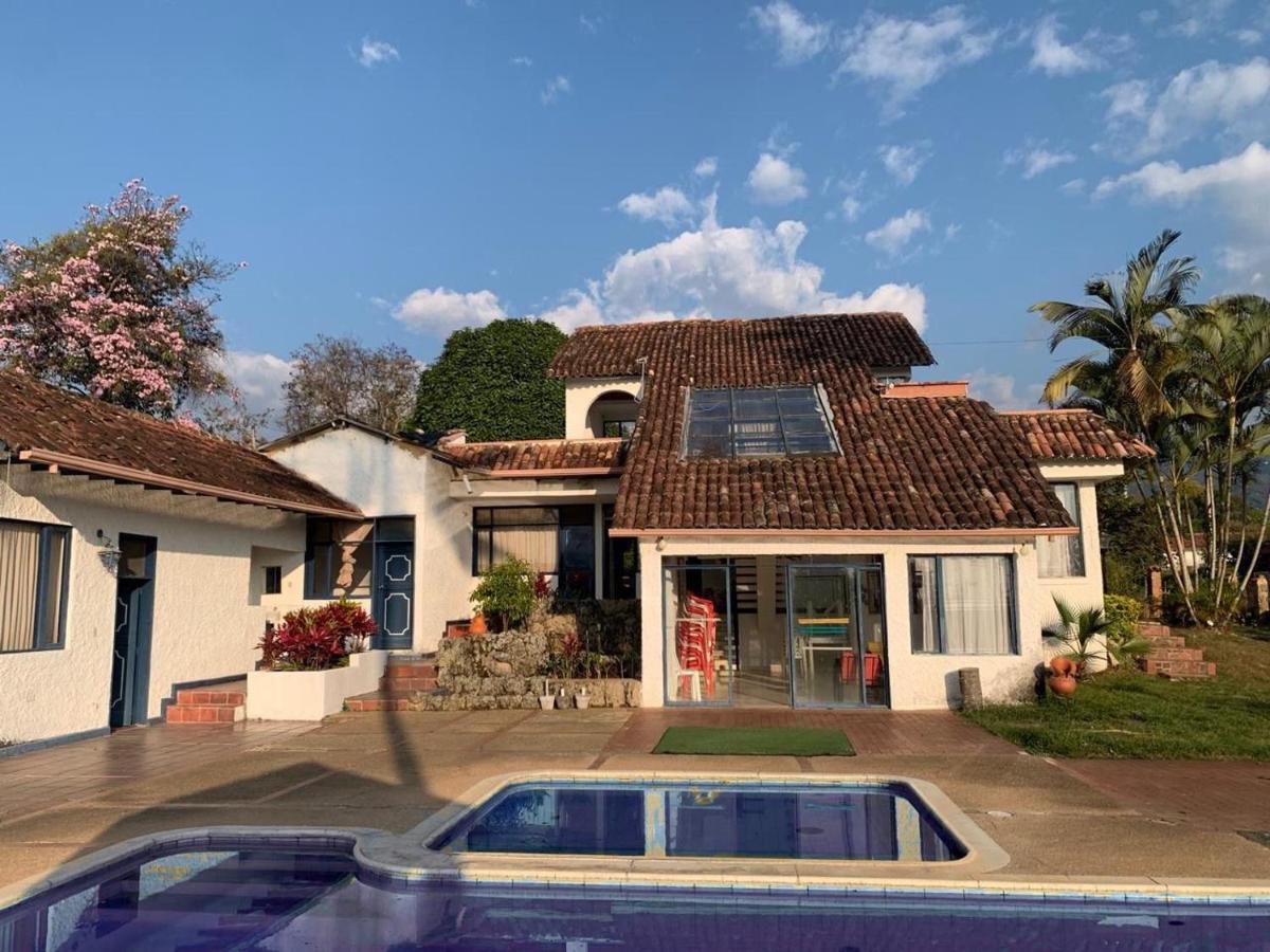 Finca con piscina en Arbelaez