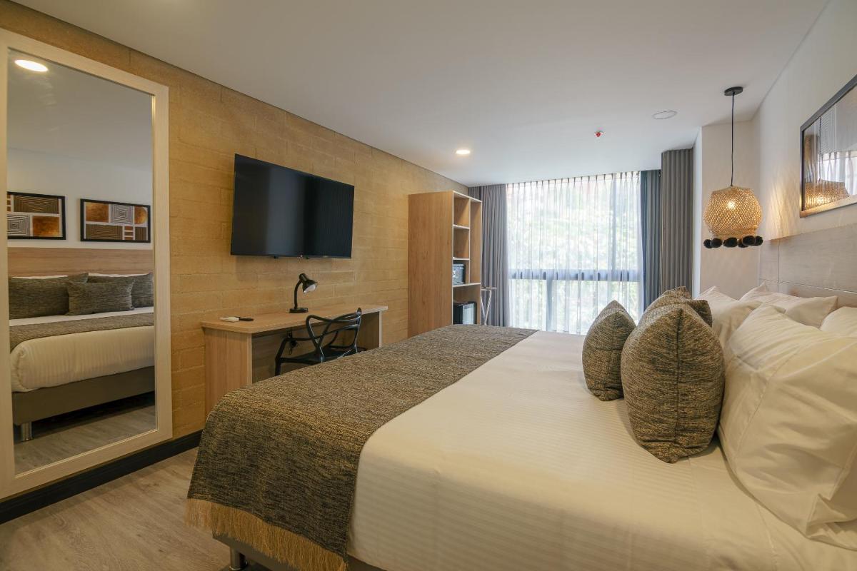 First Class Hotel by 5 Host