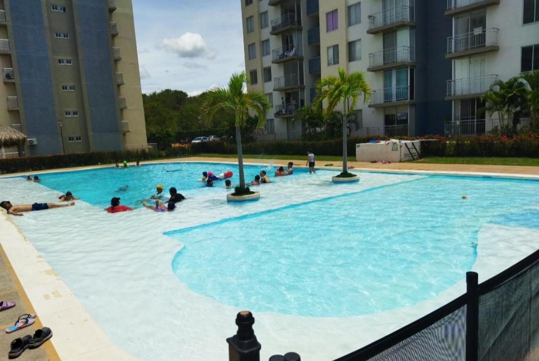 Habitación frente a piscina