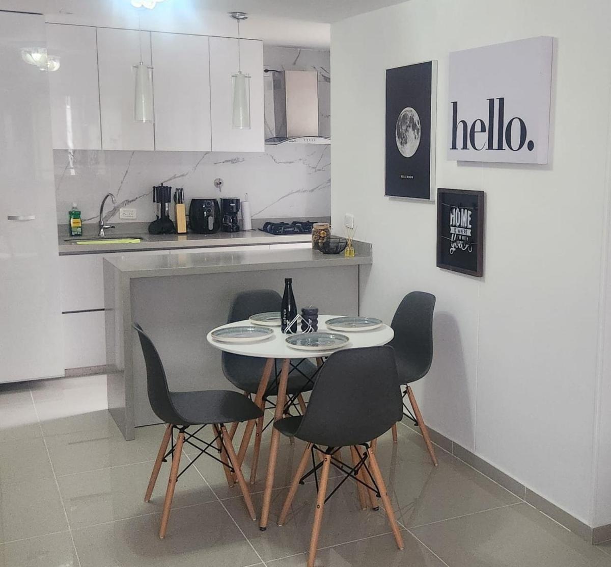 HERMOSO APARTAMENTO EN EL POBLADO (CIUDAD DEL RIO), MEDELLIN