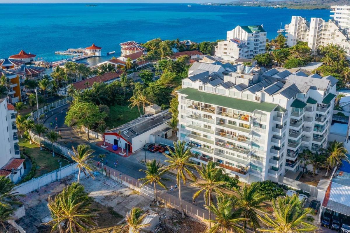 Nuevos Hermosos Apartamentos 1 cuadra de la playa