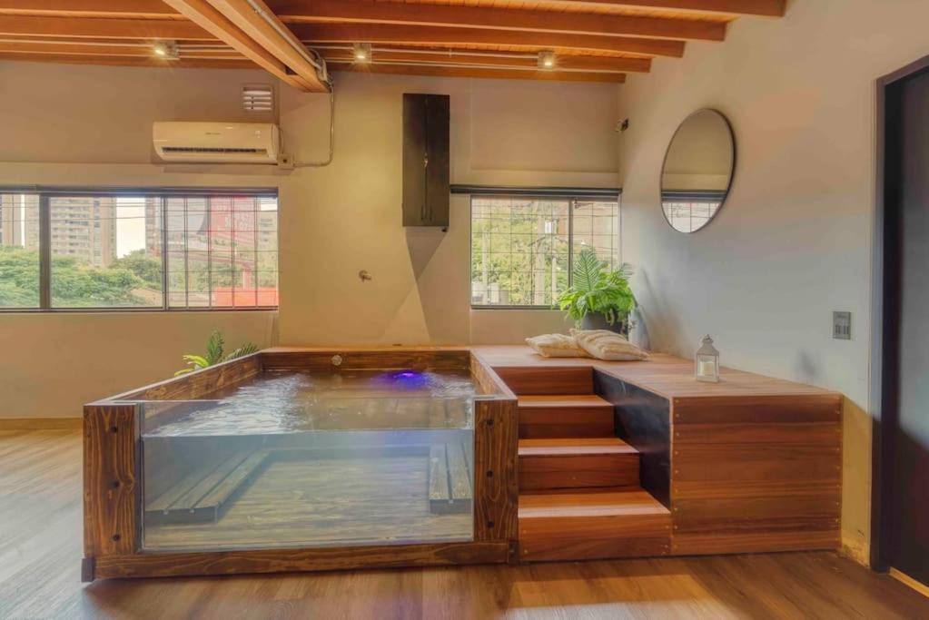 Lleras Park Apartment - Private Jacuzzi
