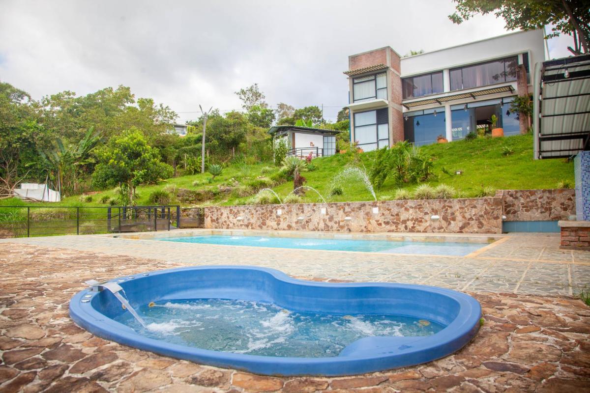 Casa de Campo 5 Estrellas en La Cumbre, Piscina, jacuzzi, WiFi,,