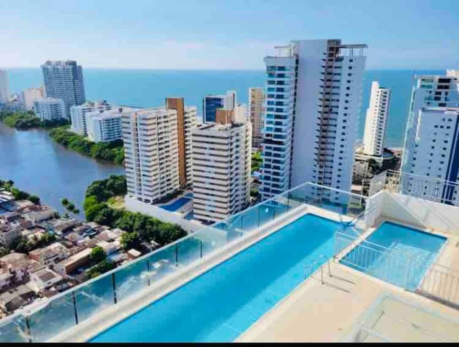 Luxury apartamento ubicación central y piscina.