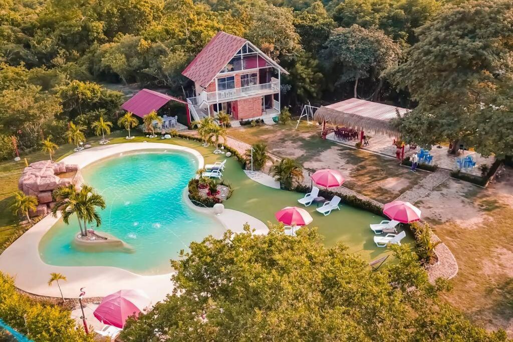 COVEÑITAS MC2P1 Cabaña amplia y tranquila con Piscina tipo PLAYA, Máximo 32 Personas