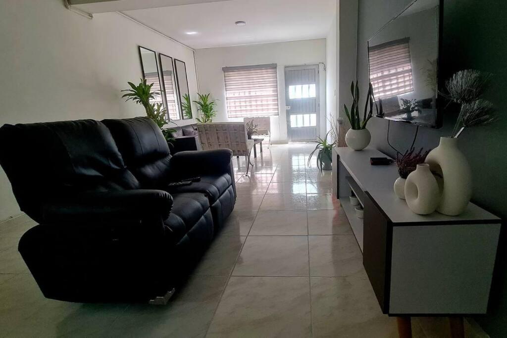 Medellín Casa central Envigado frontera poblado