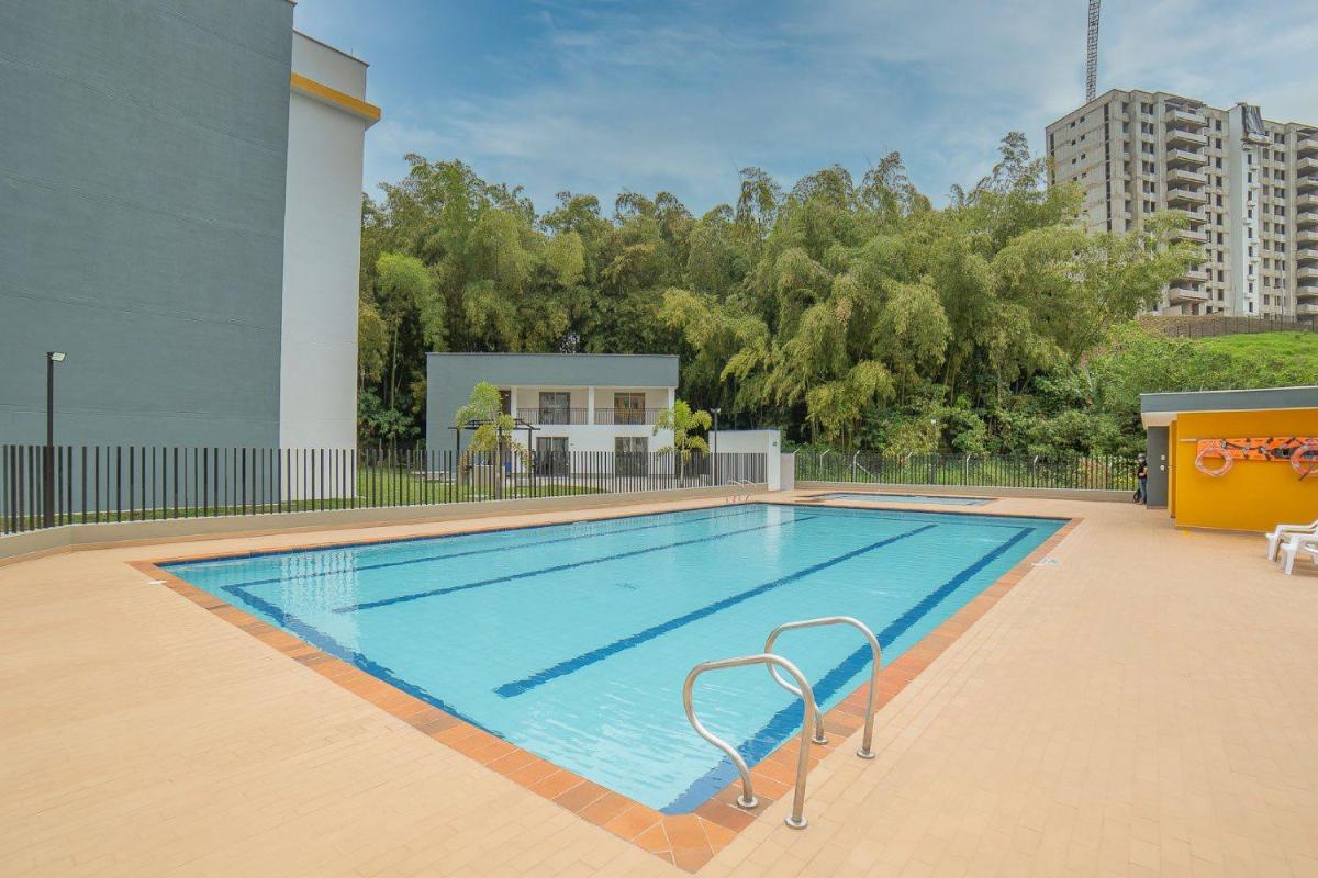 Moderno Apartamento Primer Piso Cerca de Pereira