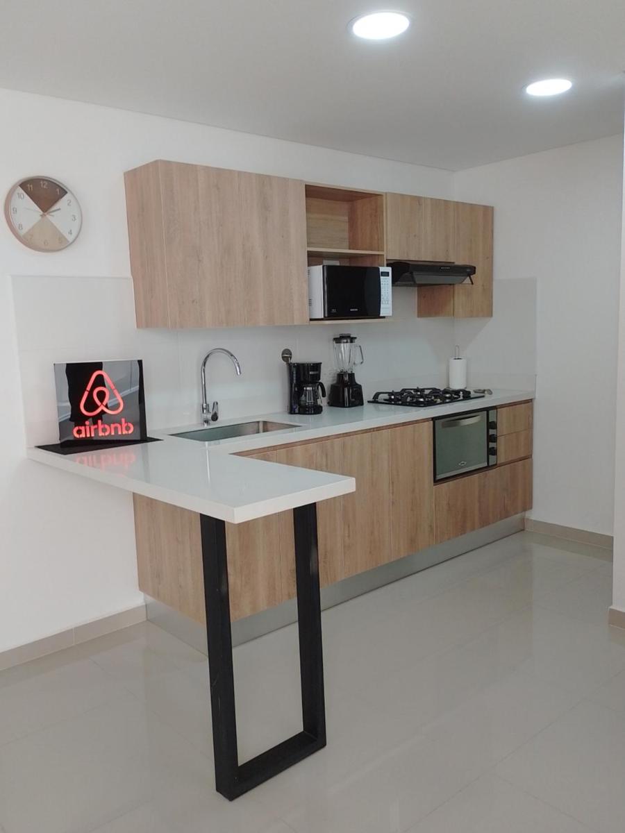 New Beautiful Apartment in the Heart of LAURELES 402