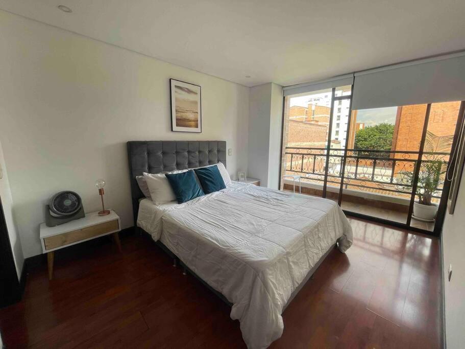 Nice Apt 2 Br 2 Bath in Laureles Second Park