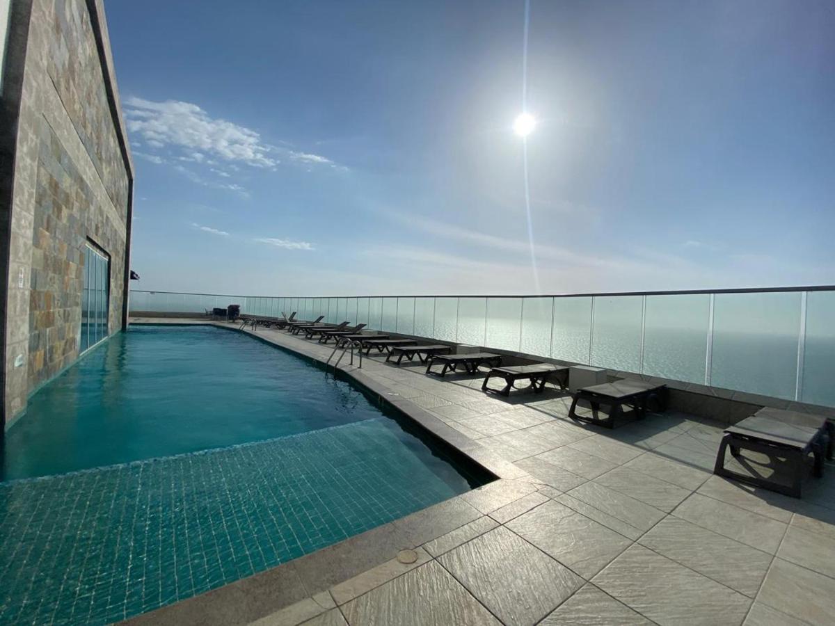 Palmetto Beach Views