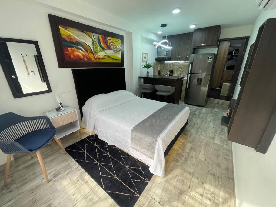 Pretty & Modern Private Studio 202