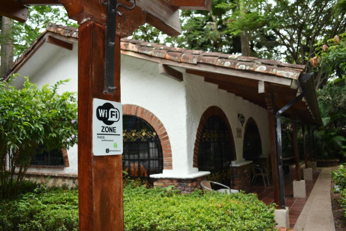Hotel Pueblito Español (4 personas)