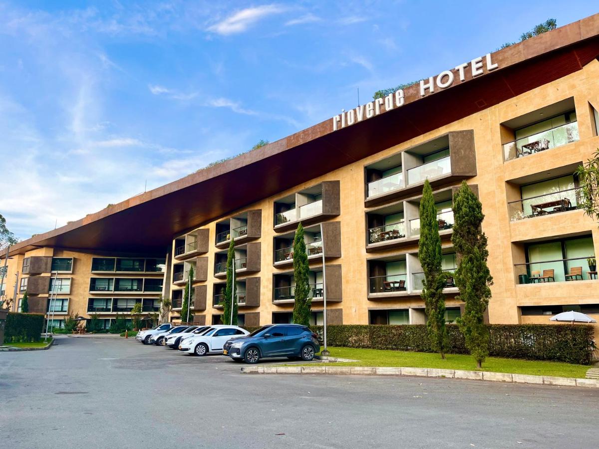 Room in BB - Suite Presidencial en hotel proximo al aeropuerto
