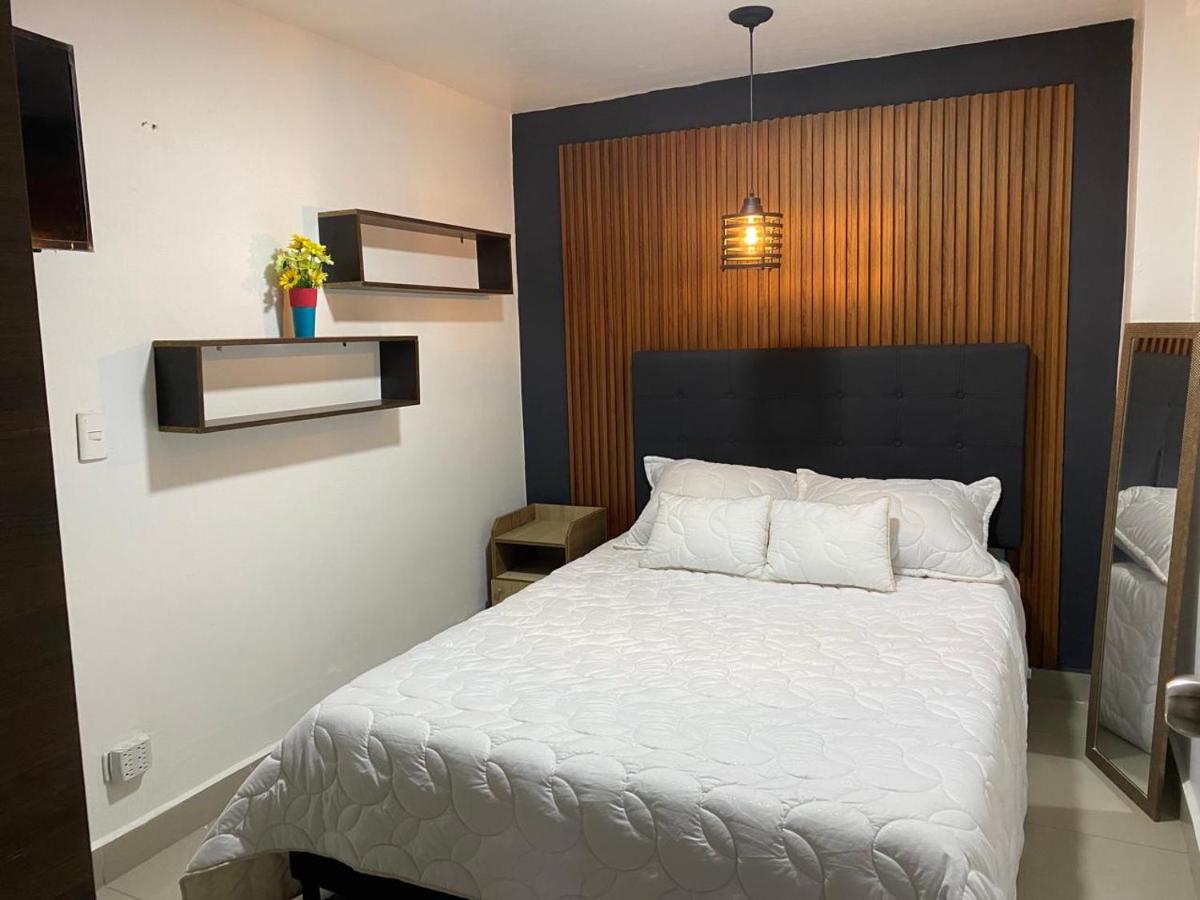 32 CONFORTABLE APARTAMENTO CON BALCÓN EN LAURELES ESTADiO