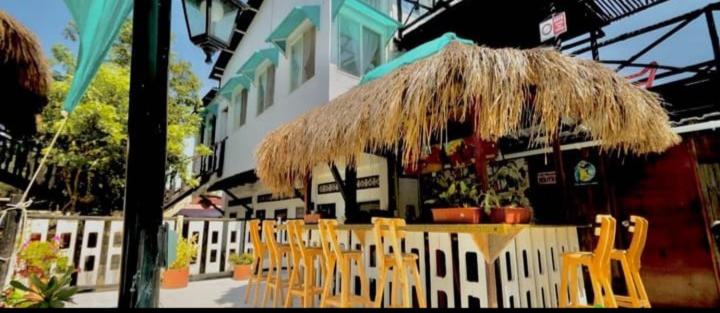 Summer beacHOTEL