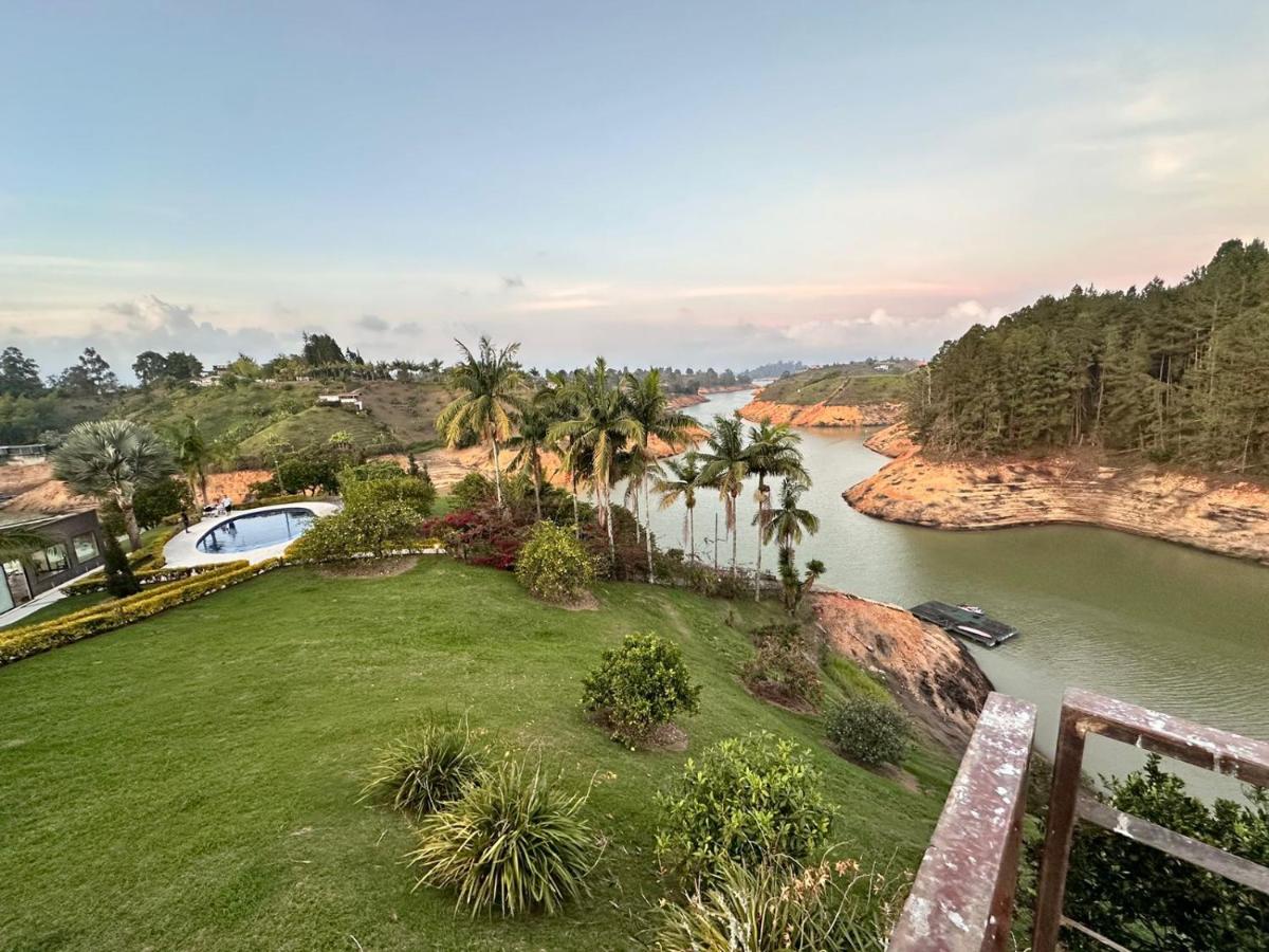Villa luxury en Guatape con vista a la represa