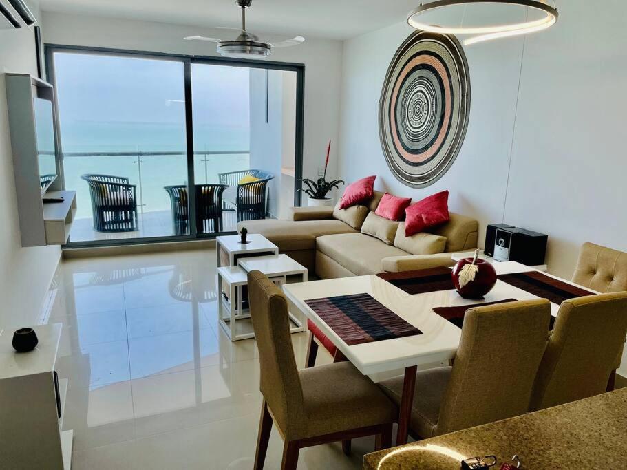 Front beach ApartApartment